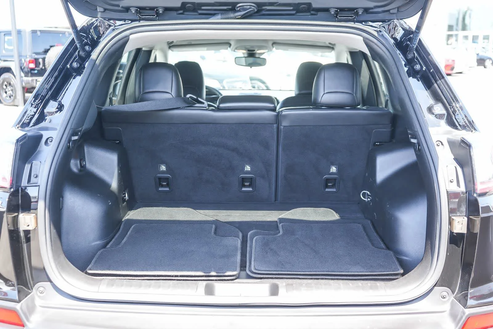 Used 2021 Diamond Black Crystal Pearlcoat Jeep Altitude image 26