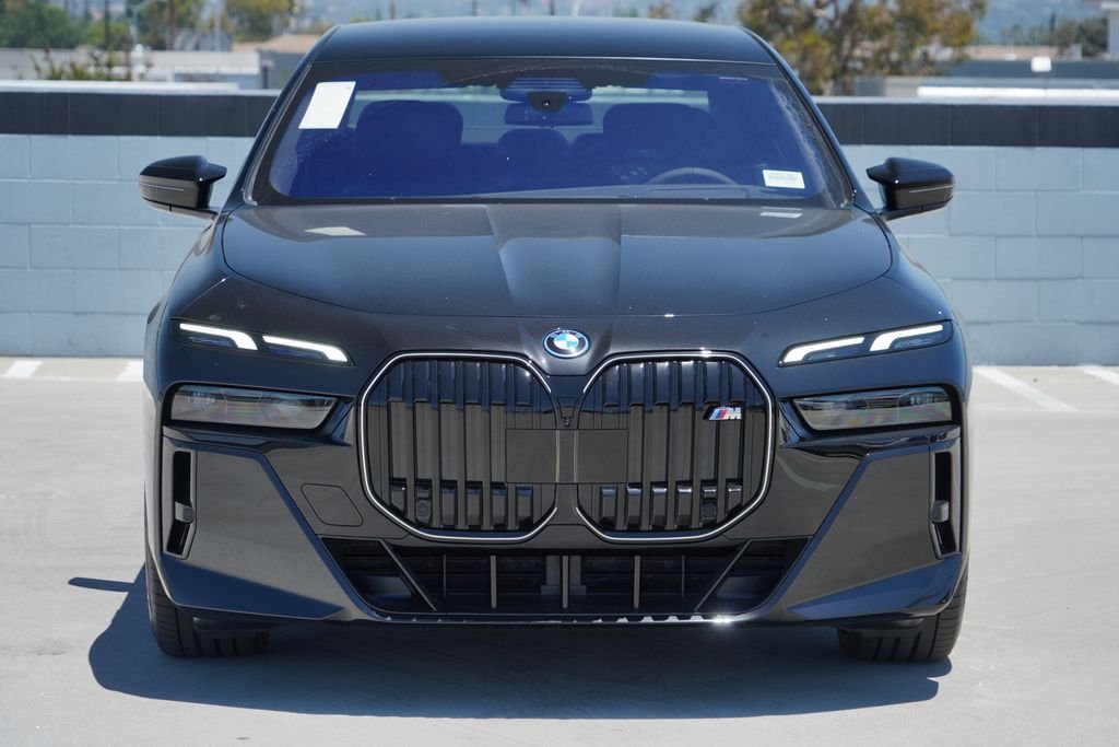 New 2026 Black Sapphire Metallic BMW M70 image 2