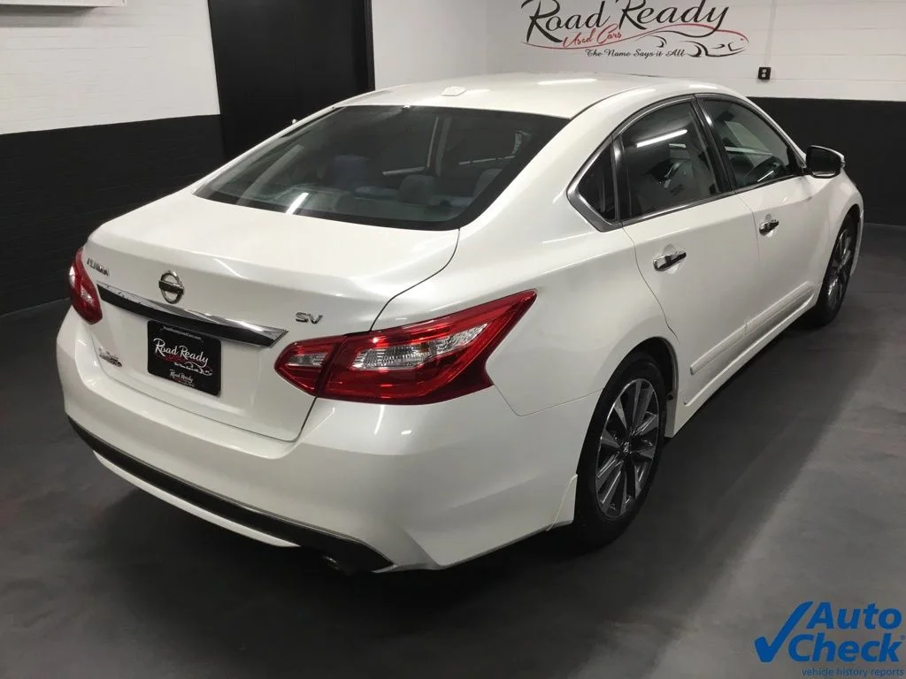 Used 2016 White Nissan 2.5 SV image 11
