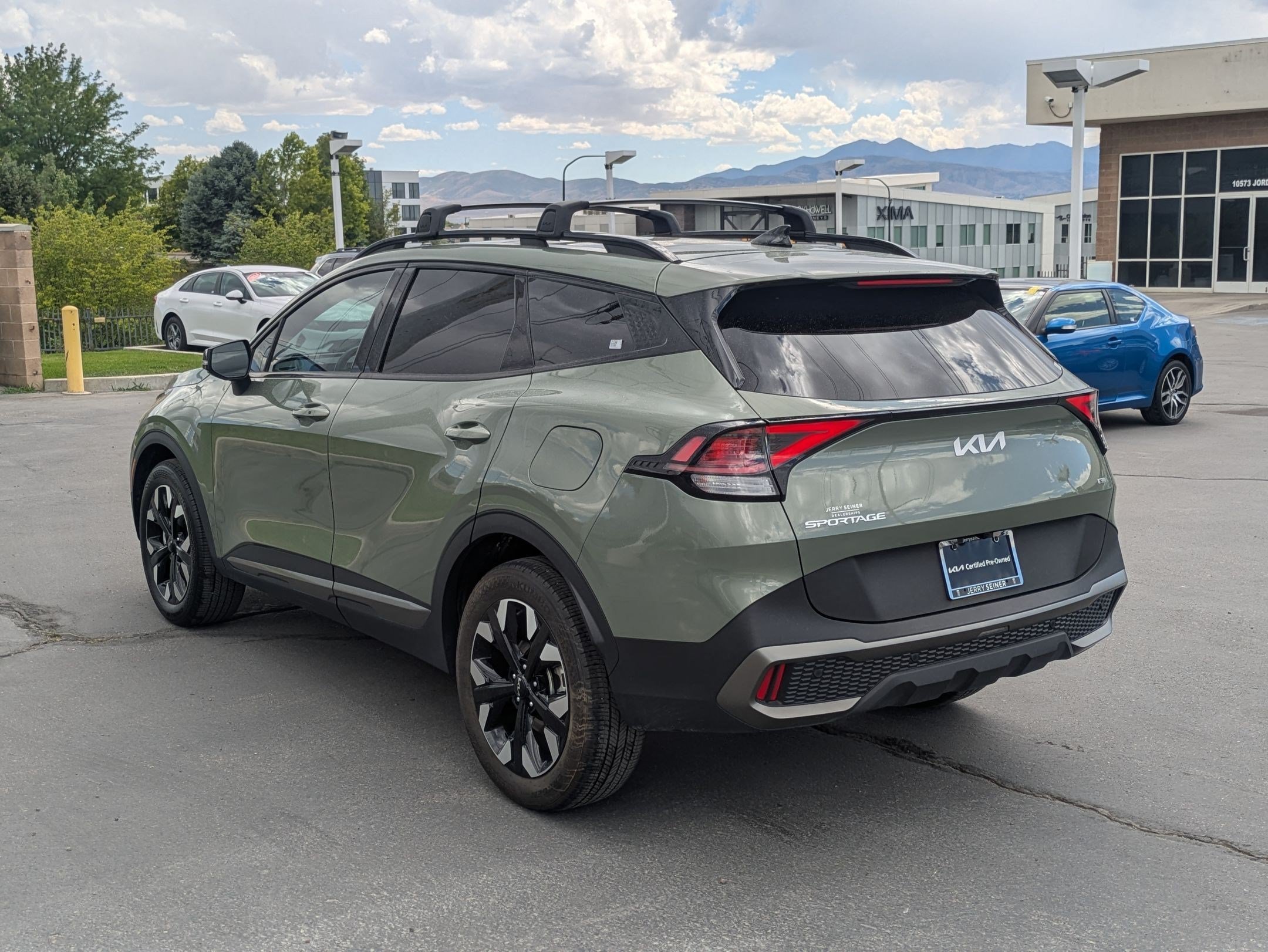 Used 2024 Jungle Green Kia X-Line image 3