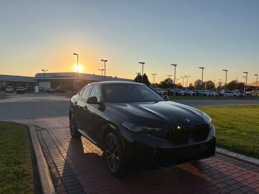 Used 2025 Black Sapphire Metallic BMW xDrive40i image 2