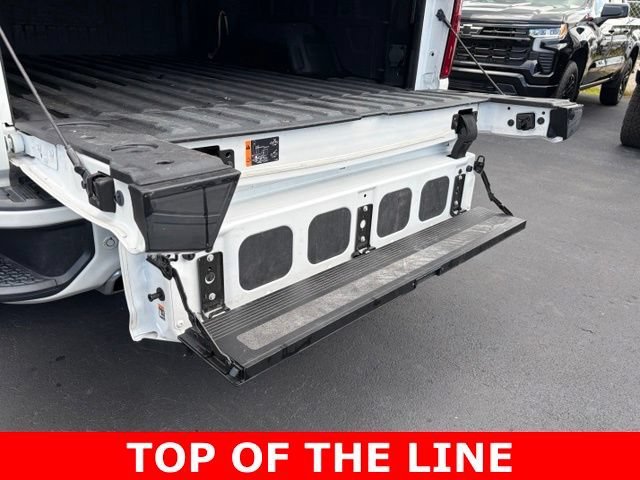 Used 2022 Iridescent Pearl Tricoat Chevrolet High Country image 17