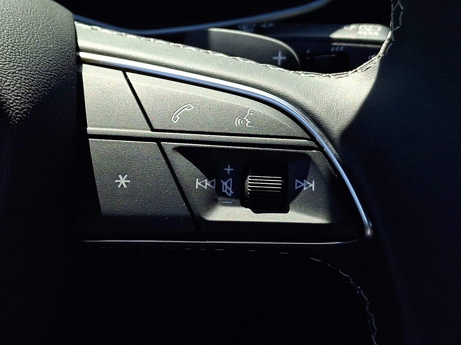 New 2026 Glacier White Metallic Audi Premium Plus image 18