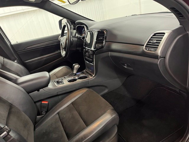 Used 2022 Red Jeep Laredo X image 16