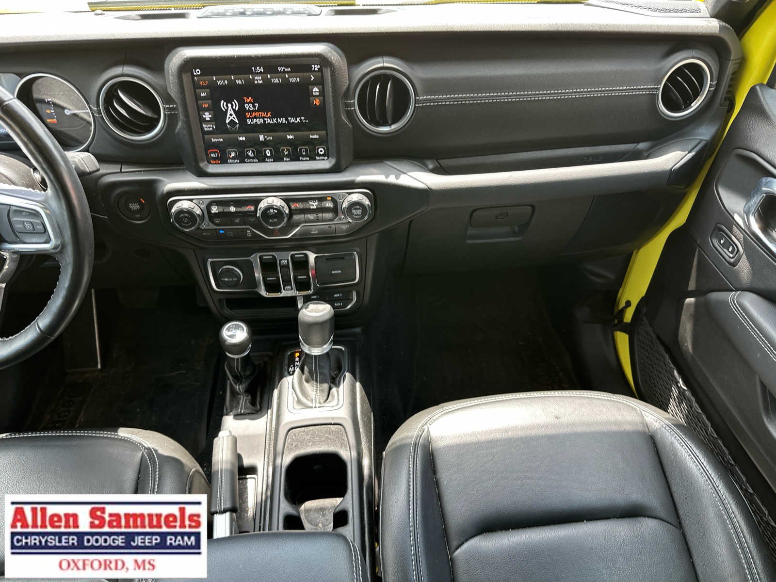 Used 2022 High Velocity Clearcoat Jeep Unlimited Sahara image 15