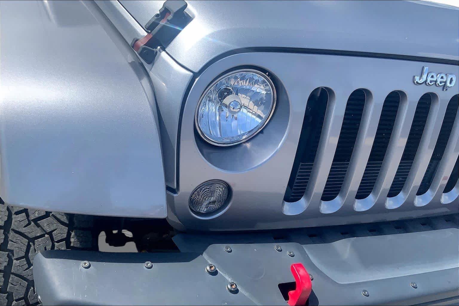 Used 2014 Billet Clearcoat Metallic Jeep Rubicon X image 27