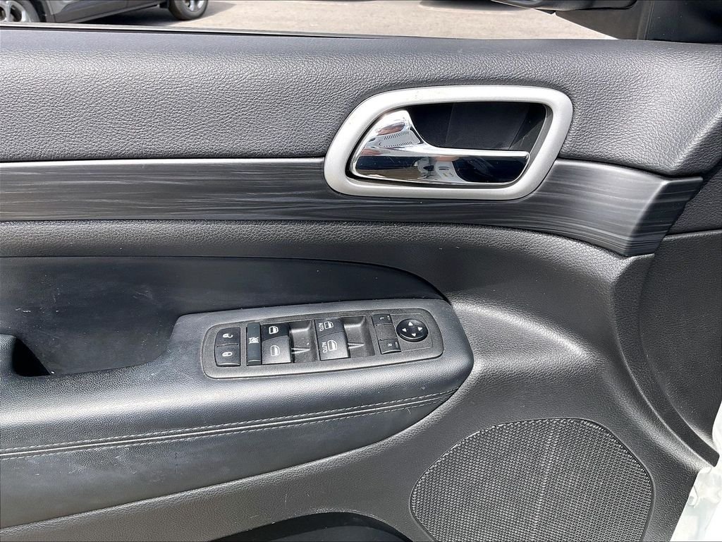Used 2021 Bright White Clearcoat Jeep Laredo X image 36