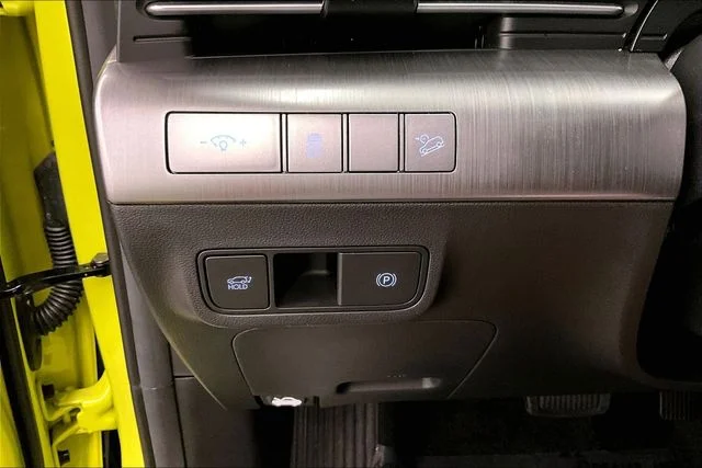 Used 2025 Neoteric Yellow Hyundai Limited image 38