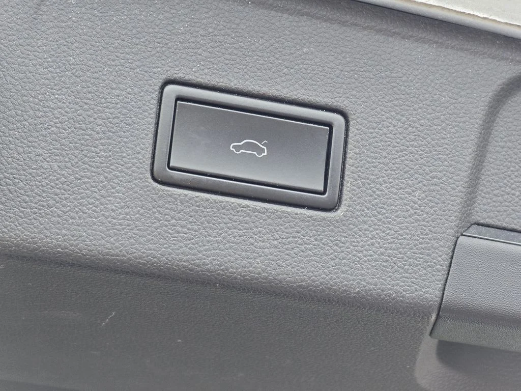 Used 2019 Silver Volkswagen SEL Premium image 14