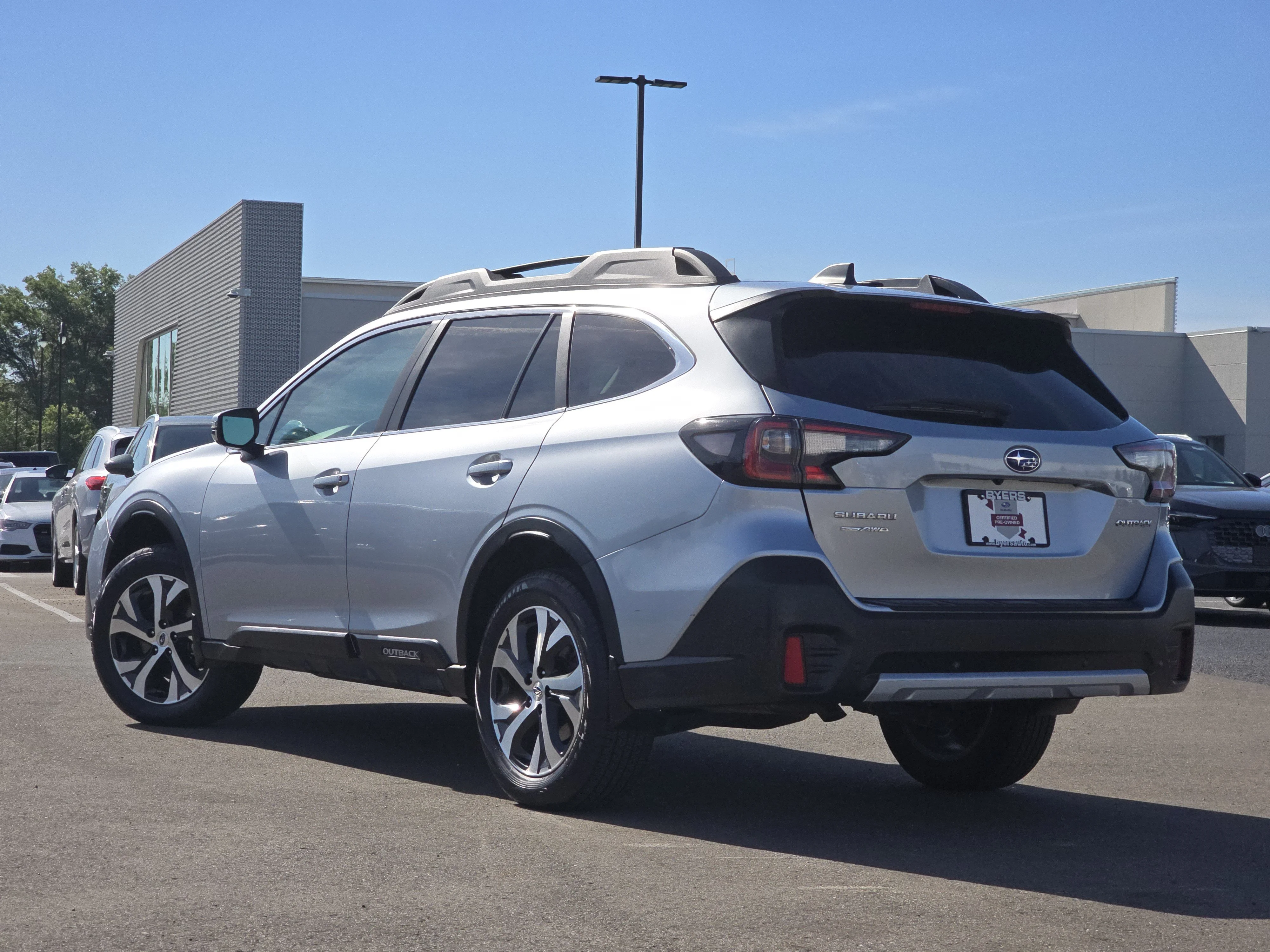 Used 2022 Ice Silver Metallic Subaru Limited image 5
