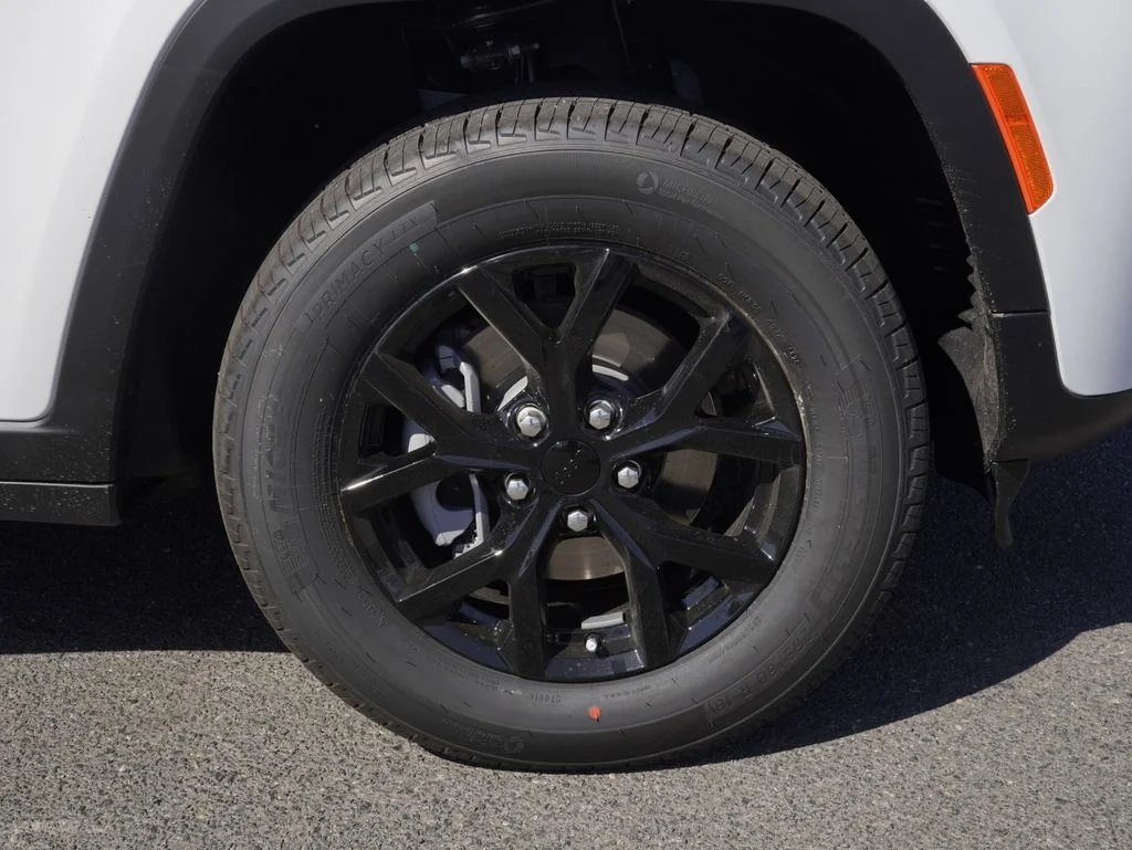 New 2026 Bright White Clear-Coat Exterior Paint Jeep Laredo Altitude image 10