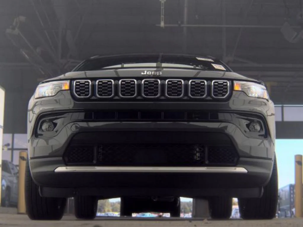 Used 2024 Gray Jeep Limited image 3