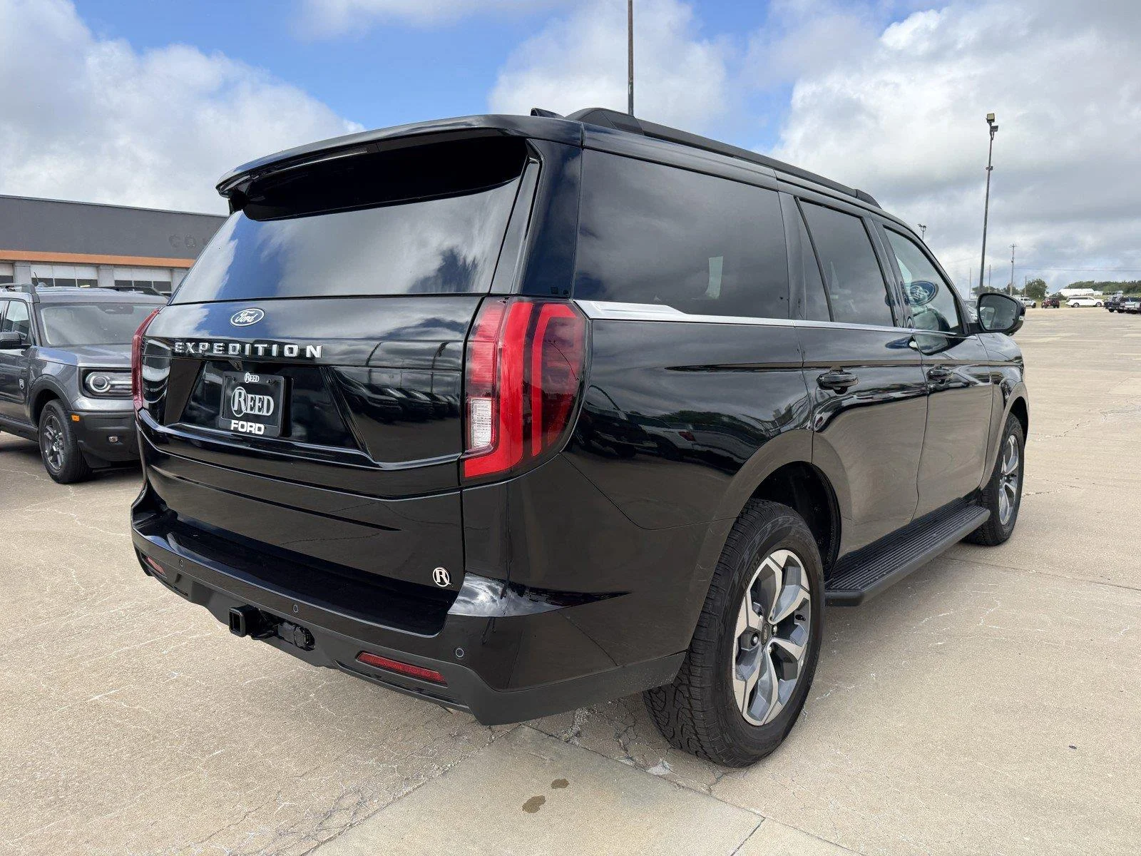 New 2027 Dark Matter Gray Metallic Ford Active image 9