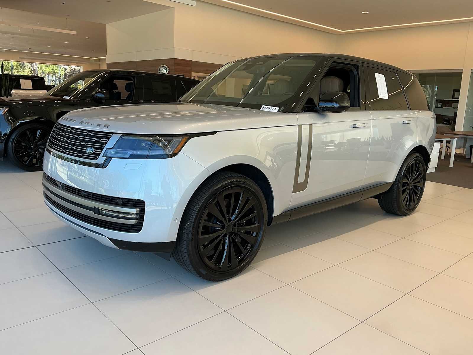 2025 Land Rover Range Rover SE