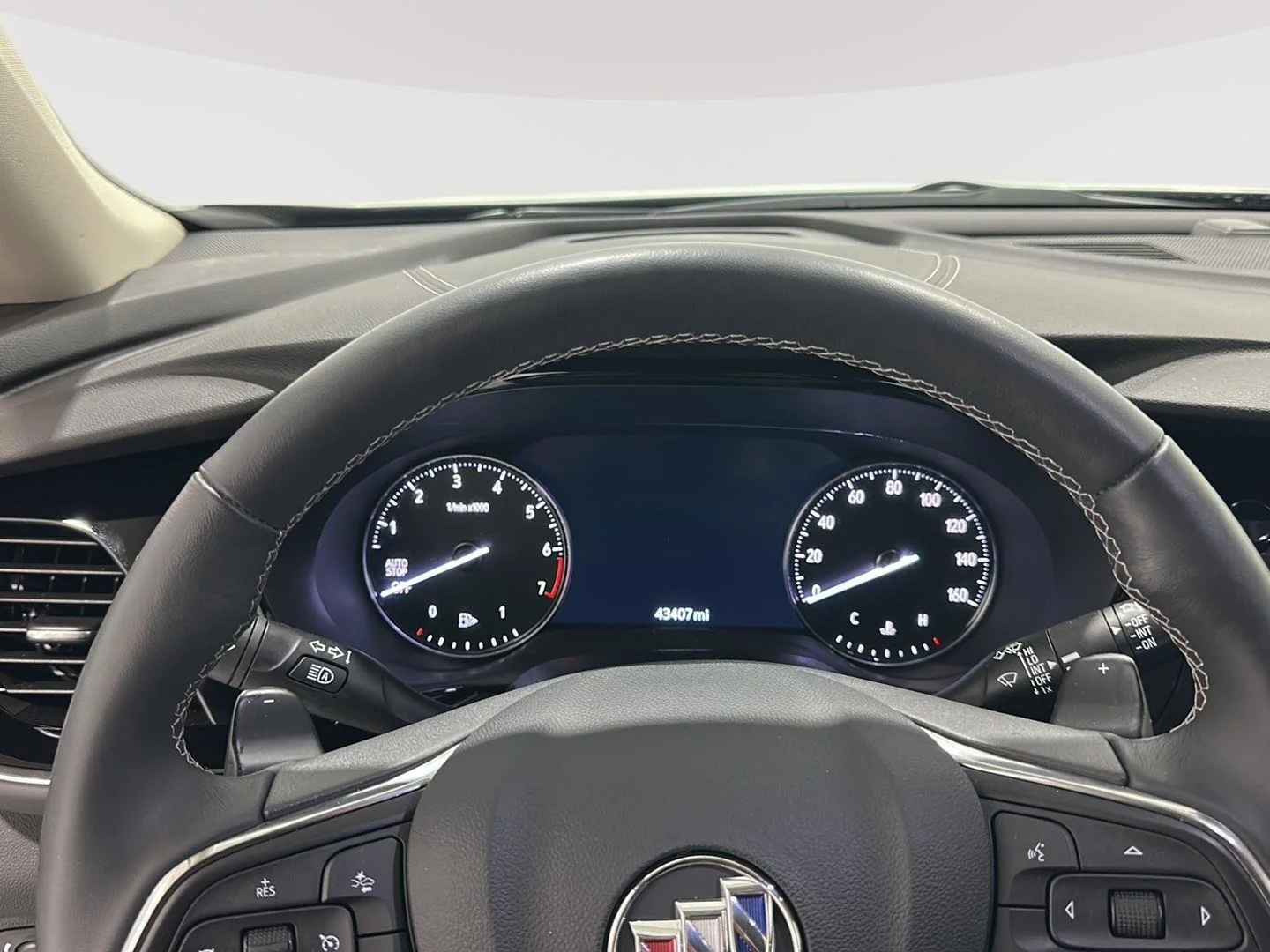 Used 2022 SUMMIT WHITE Buick Avenir image 7