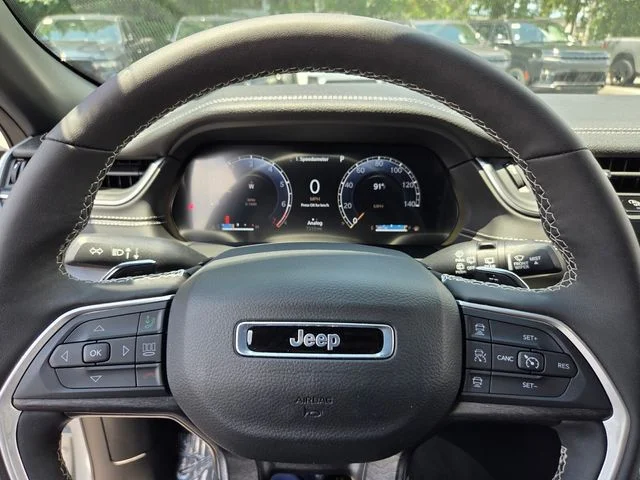 Used 2025 Silver Jeep Limited image 26