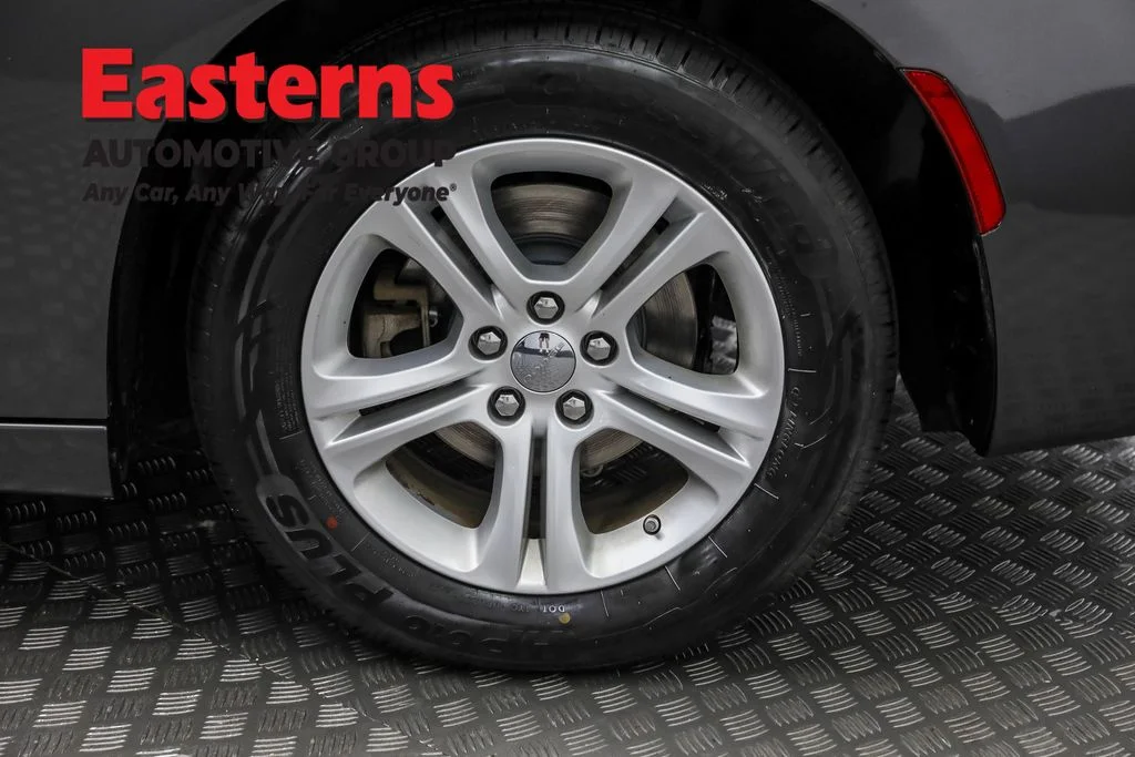 Used 2023 Gray Dodge SXT image 33