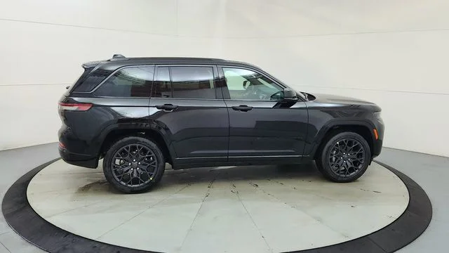 New 2026 Diamond Black Crystal Pearl-Coat Exterior Paint Jeep Summit image 11