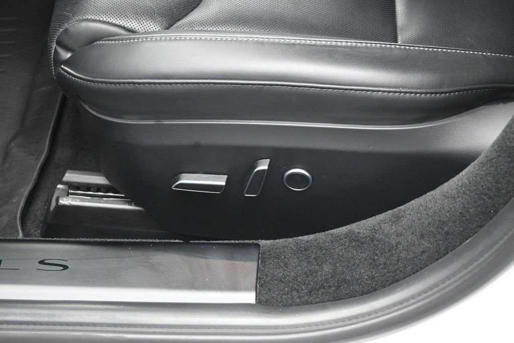 Used 2022 White Tesla Plaid image 8