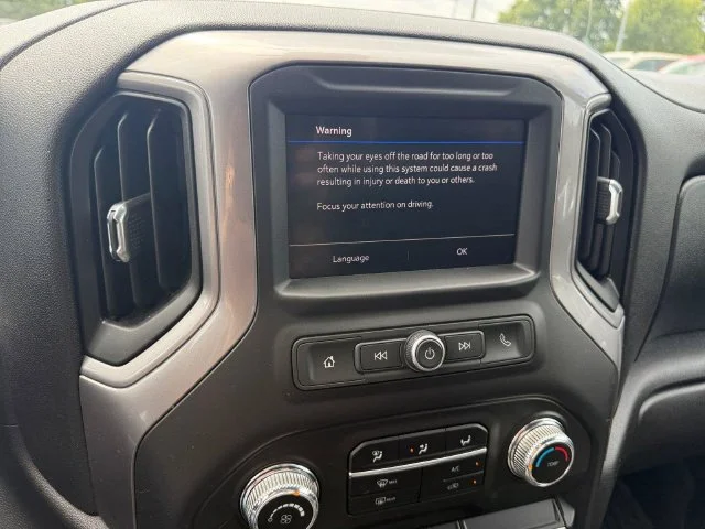 Used 2021 White GMC Base image 18
