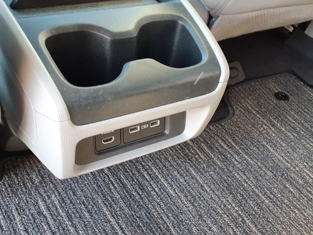 2024 Honda Odyssey Touring - Photo 4