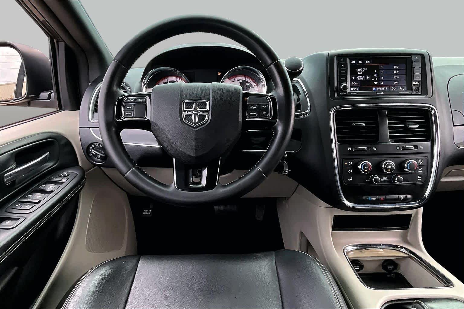Used 2020 Granite Pearlcoat Dodge SXT image 6