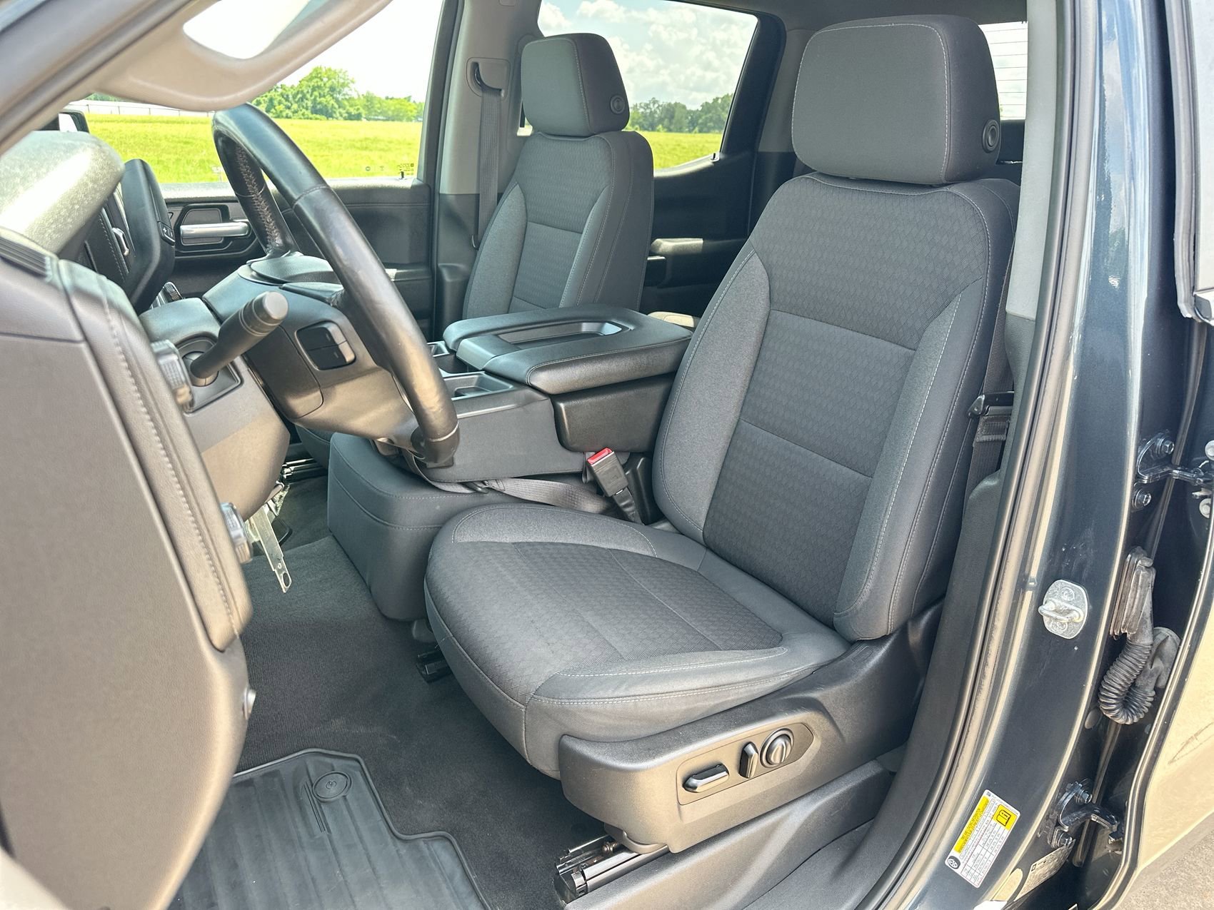 Used 2021 White Chevrolet LT image 11