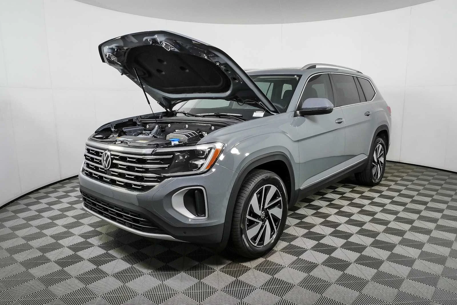 New 2026 Pure Gray Volkswagen 2.0T SEL image 35