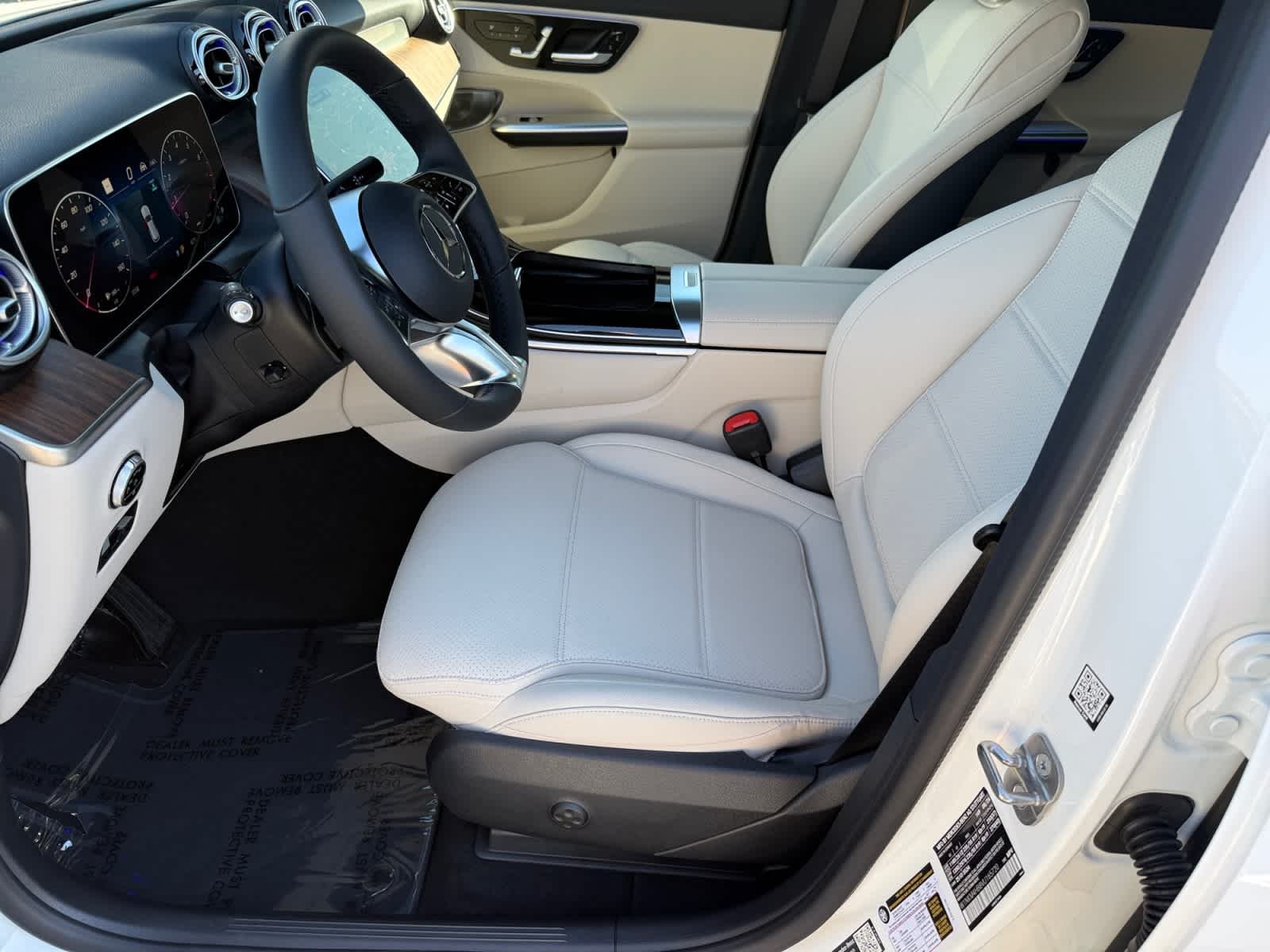 New 2027 Polar White Mercedes-Benz GLC 300 image 10