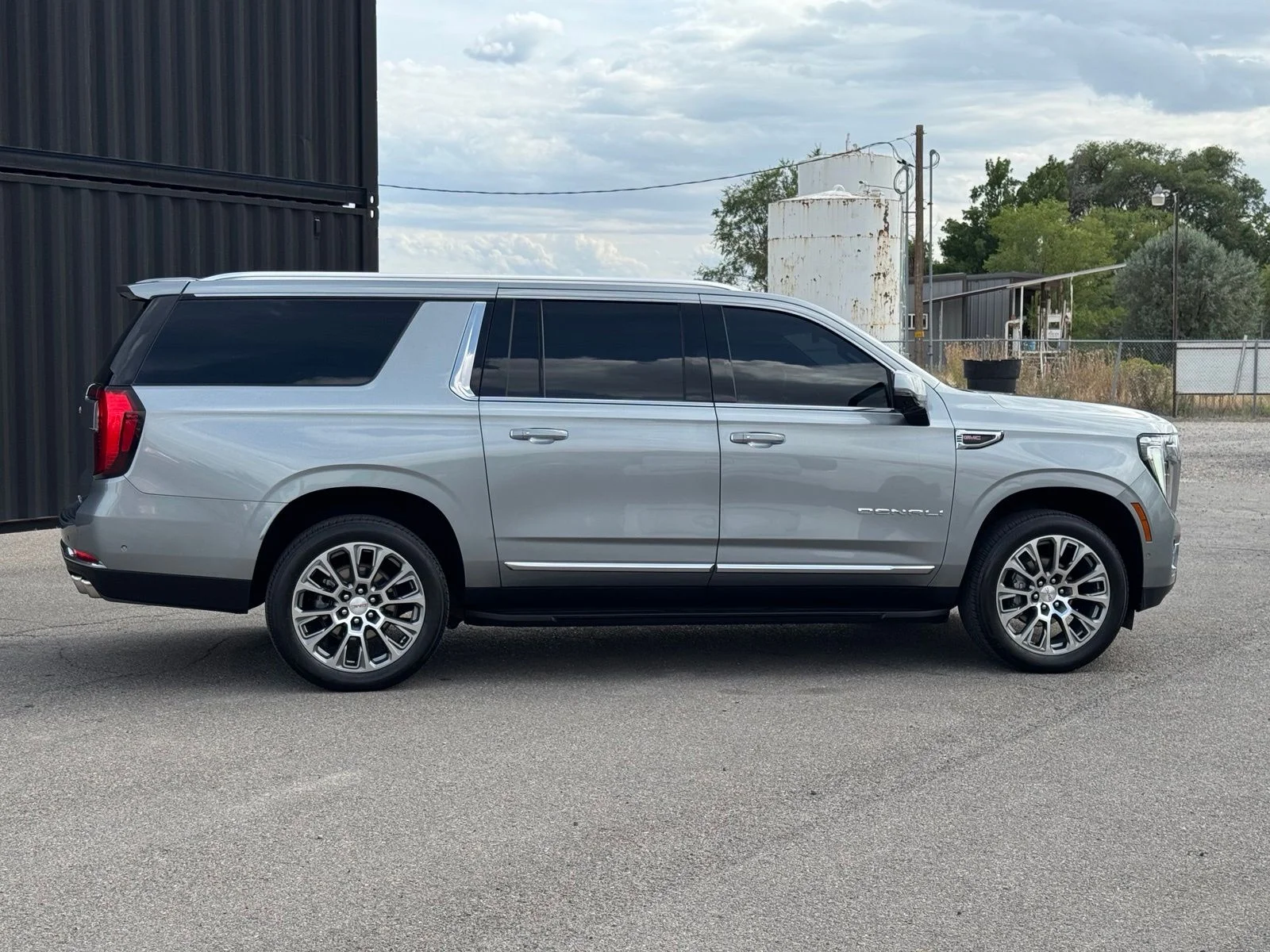 Used 2025 Silver GMC Denali image 5