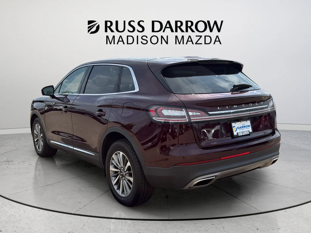 Used 2022 Red Lincoln Reserve image 3