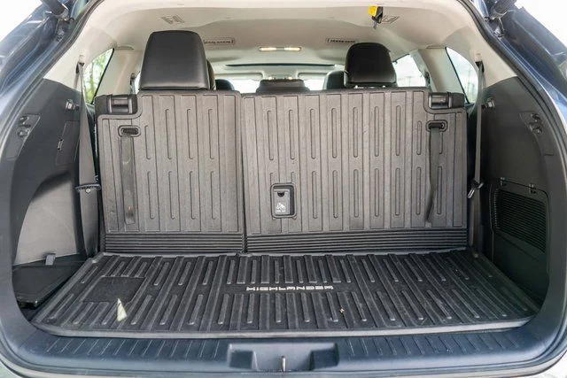 Used 2022 Gray Toyota XLE image 11