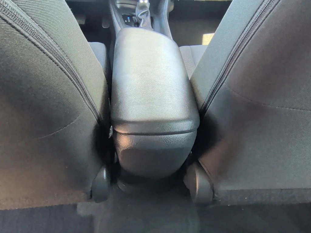 Used 2020 White Toyota LE image 33