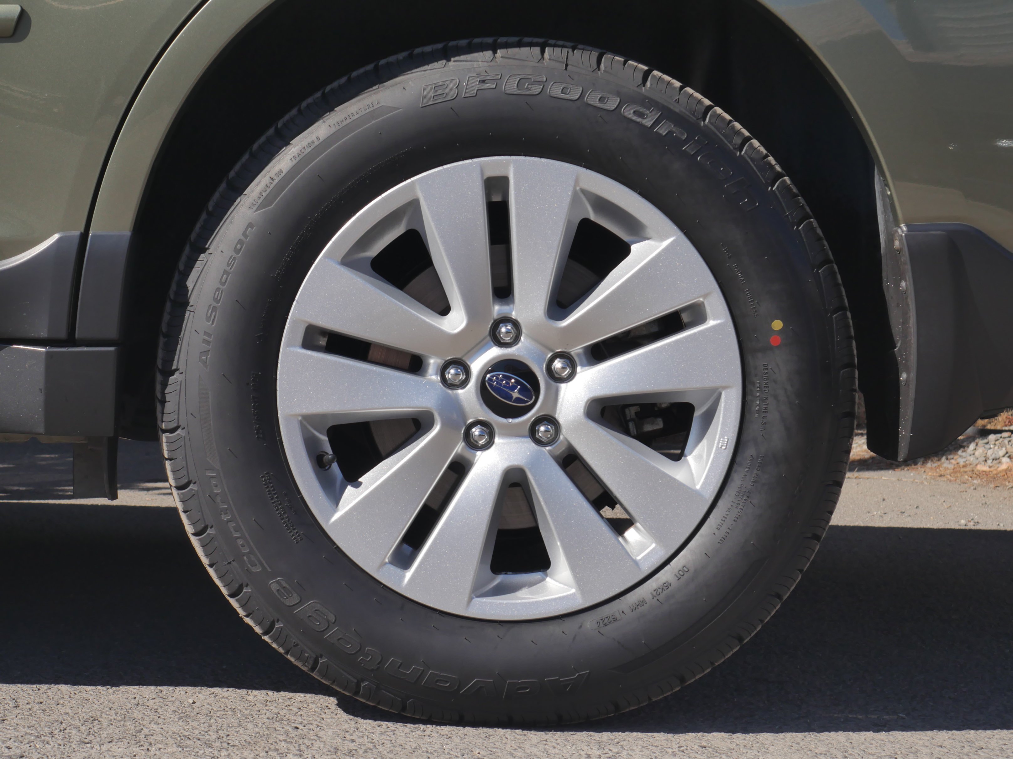 Used 2016 Wilderness Green Metallic Subaru 2.5i Premium image 6