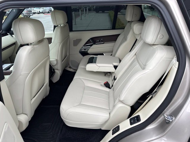 Used 2025 Gold Land Rover SE image 9