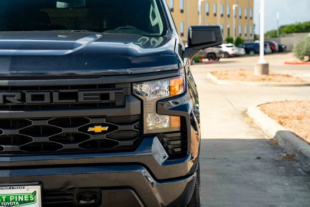 Used 2022 Gray Chevrolet Custom image 8