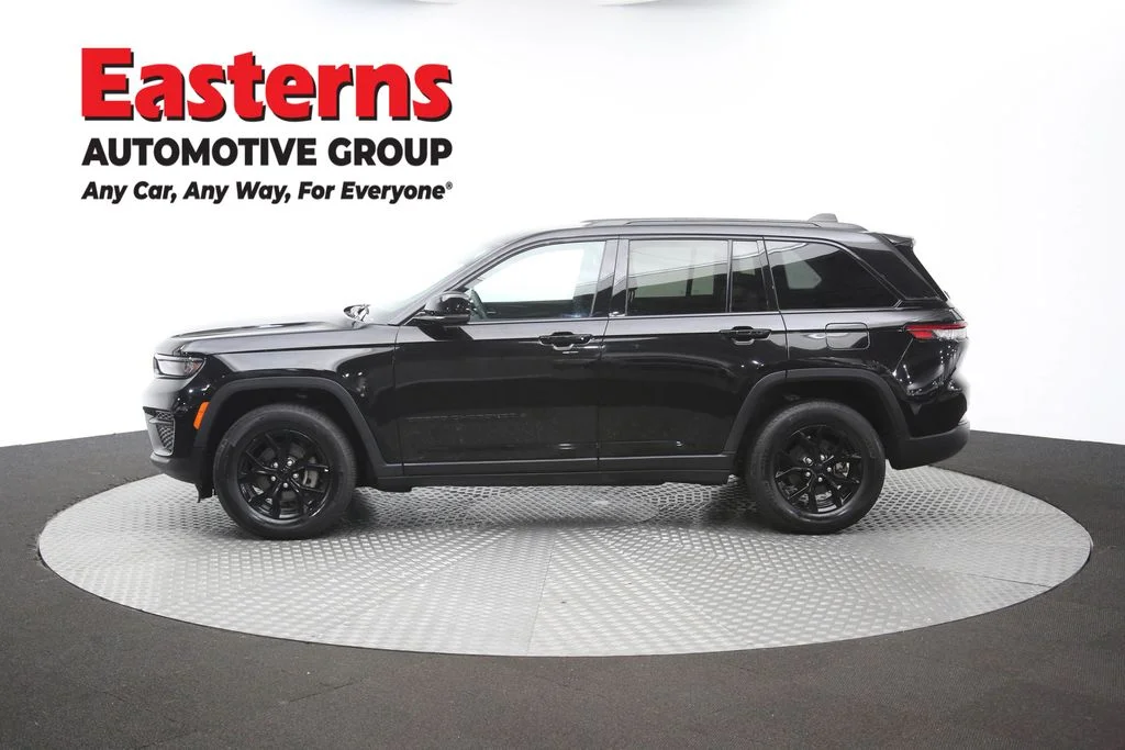 Used 2025 Black Jeep Altitude image 60
