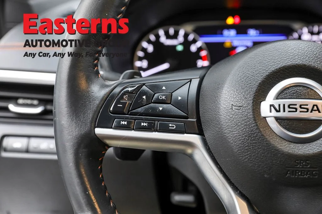 Used 2022 Silver Nissan 2.5 SR image 15