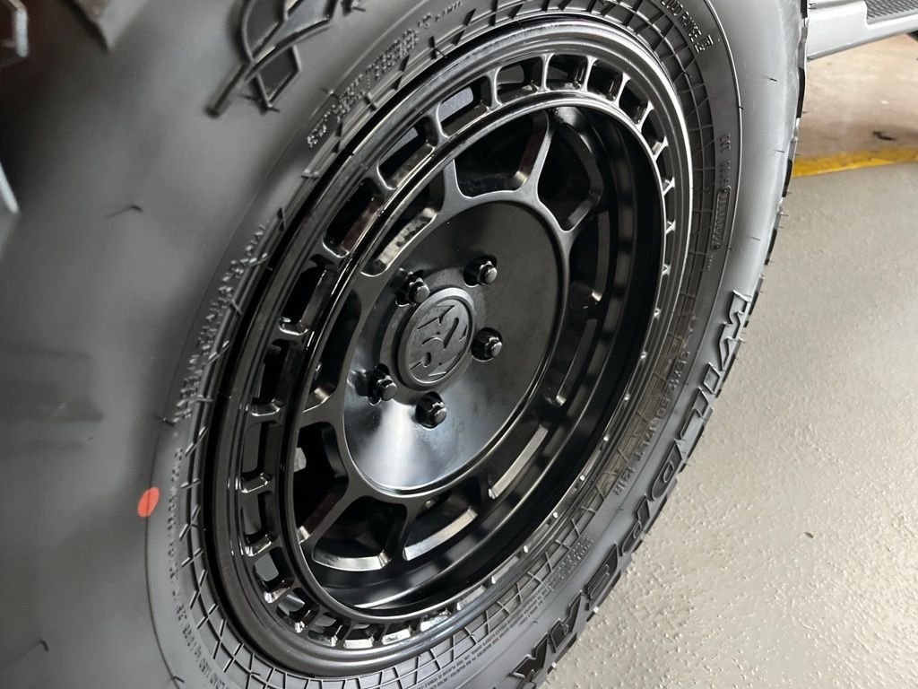 Used 2014 Billet Metallic Clearcoat Jeep Unlimited Sahara image 10