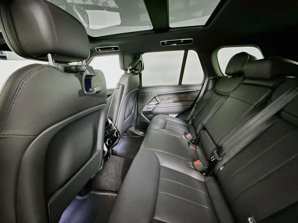New 2026 Santorini Black Metallic Land Rover SE image 25