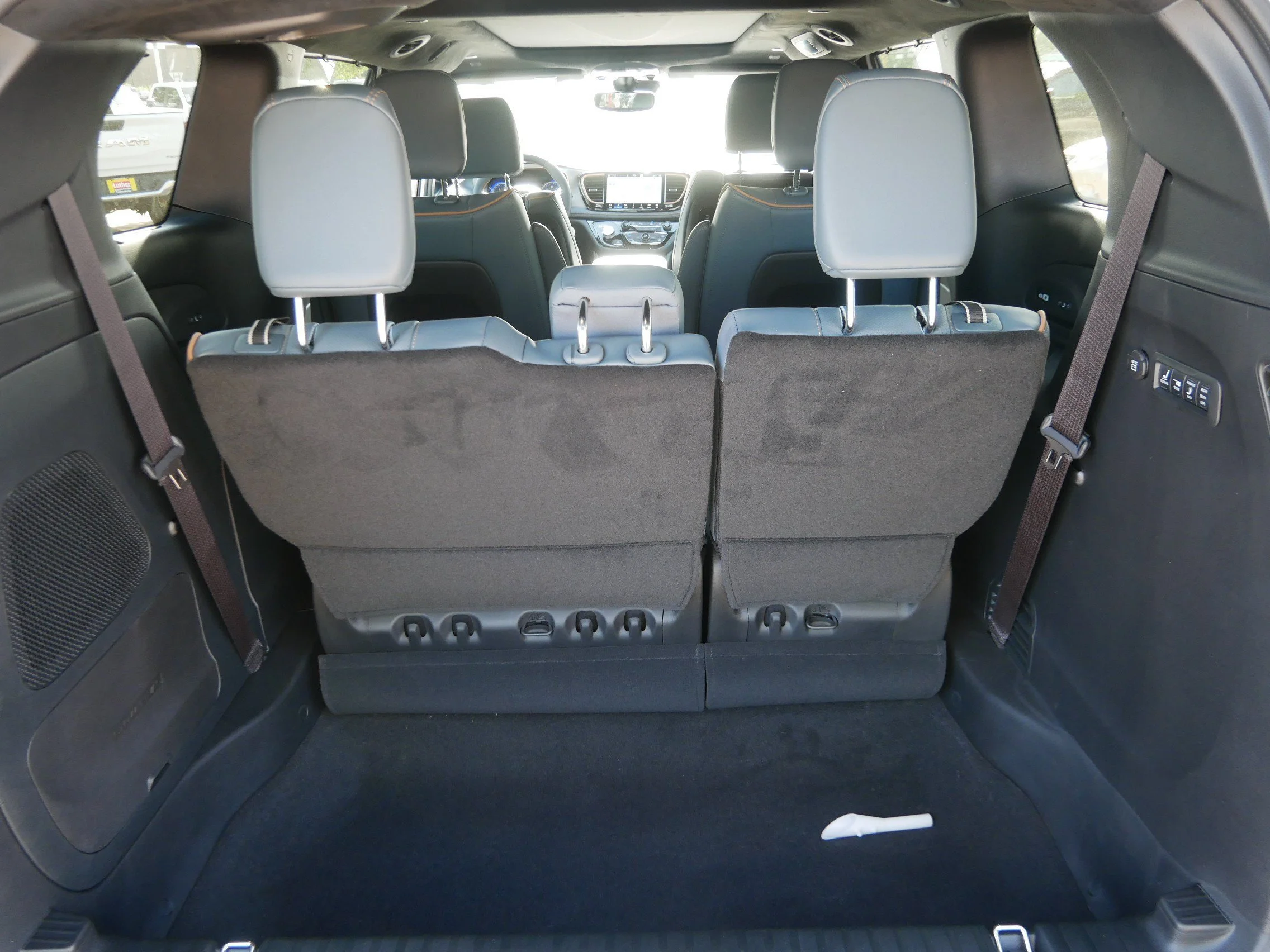 New 2027 Bright White Clear-Coat Paint Chrysler Pinnacle image 11