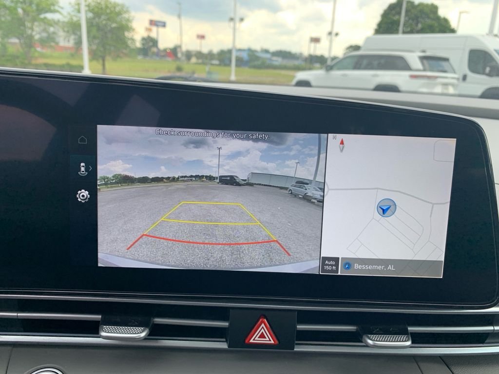 Used 2025 Silver Hyundai SEL Convenience image 19