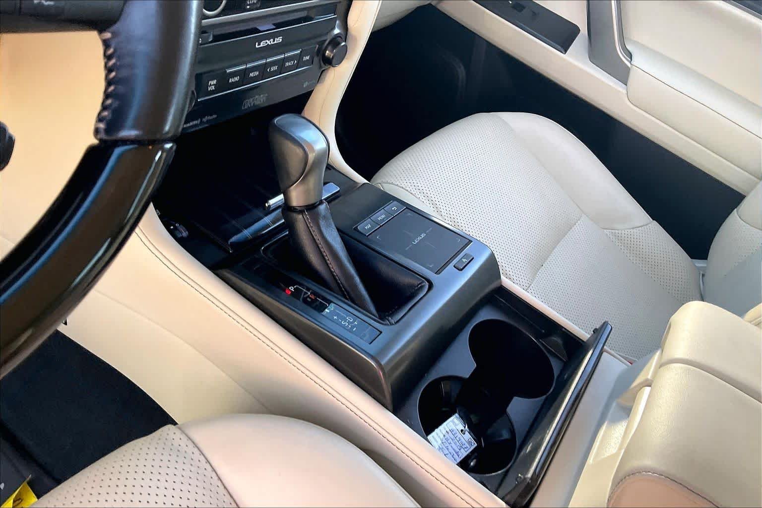 Used 2022 Starfire Pearl Lexus Luxury image 17