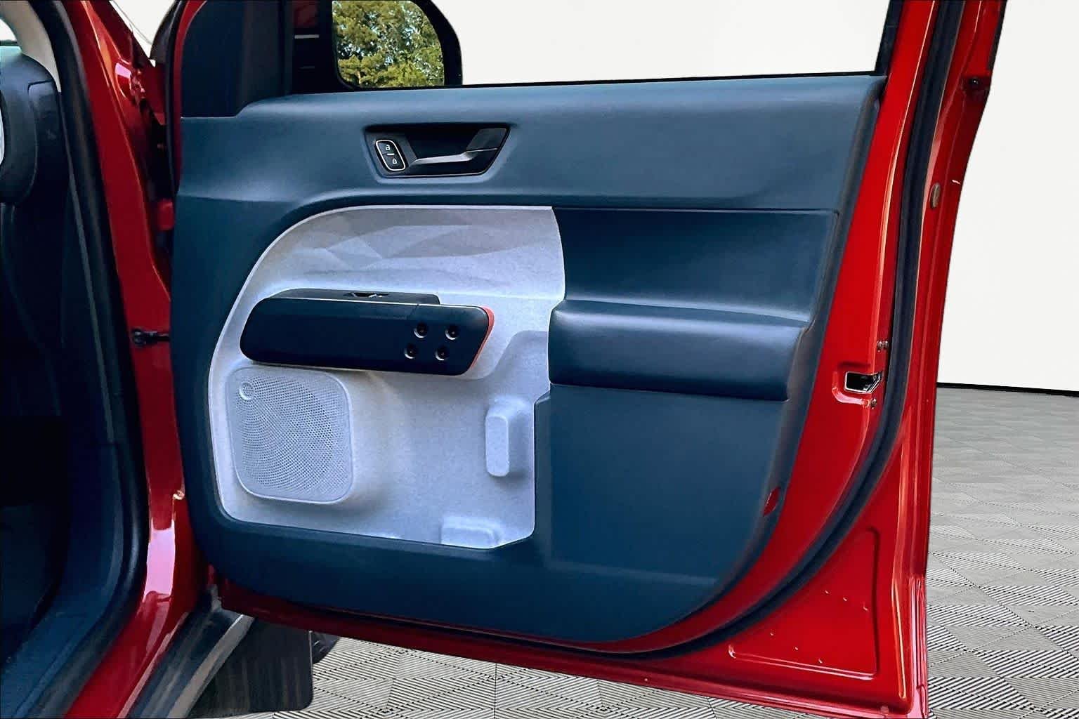 Used 2023 Hot Pepper Red Tinted Clearcoat Ford XLT image 23