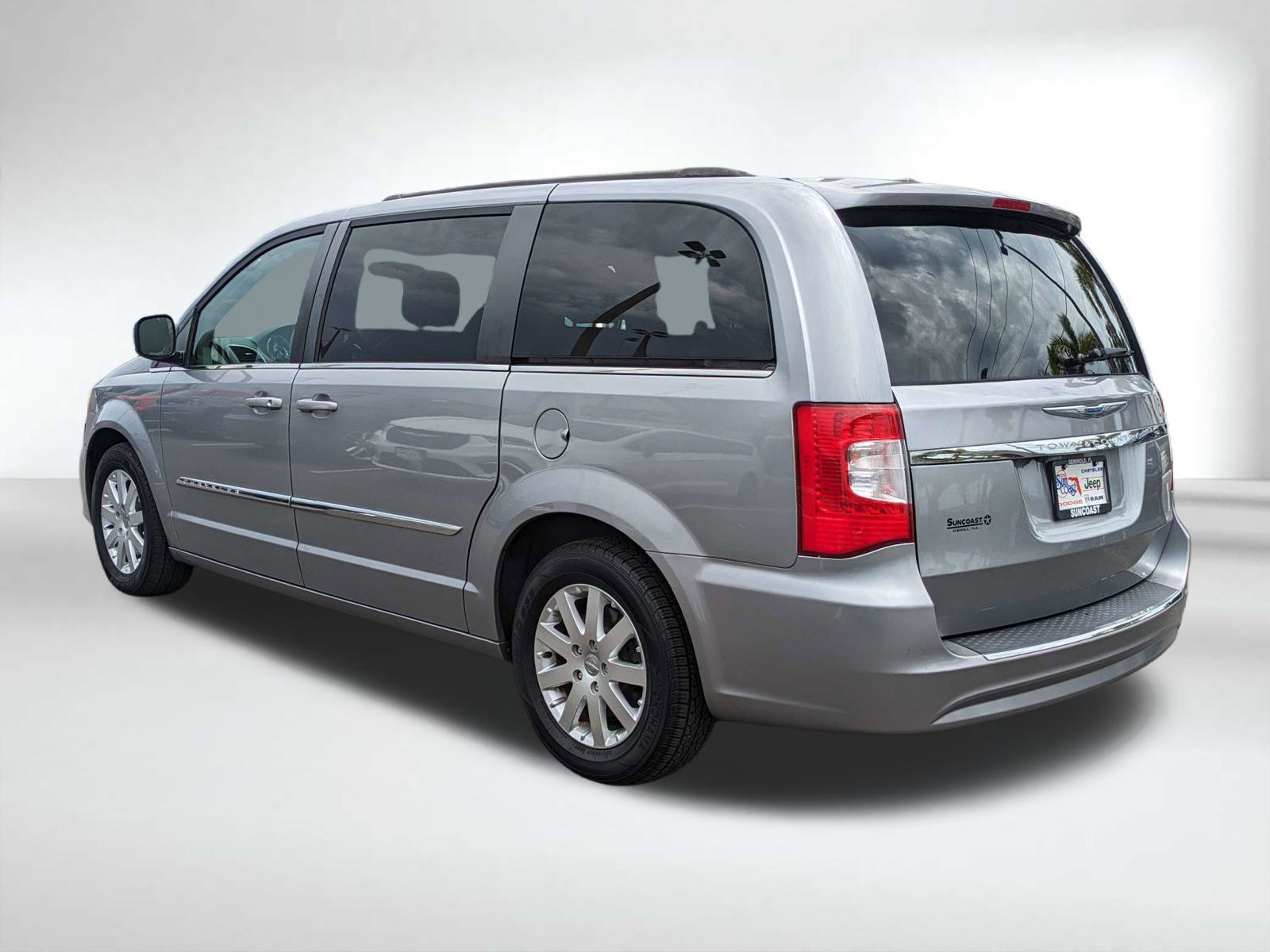 Used 2014 Silver Chrysler Touring image 6