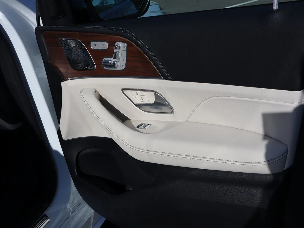 New 2026 MANUFAKTUR Moonlight White Metallic Mercedes-Benz GLS 450 image 15