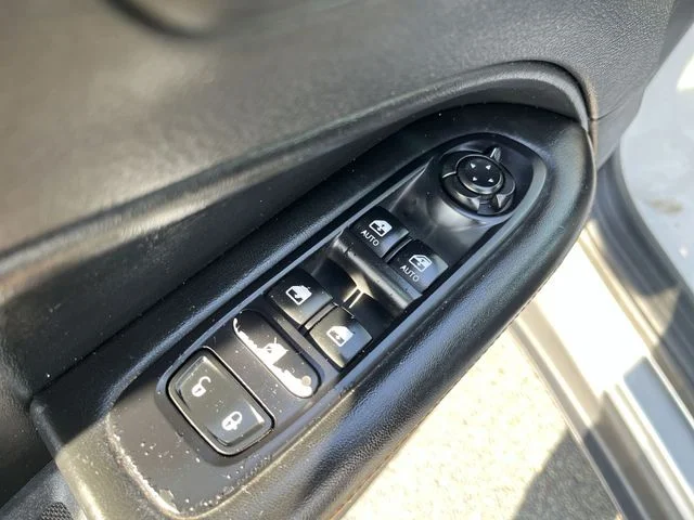 Used 2019 Silver Jeep Limited image 17