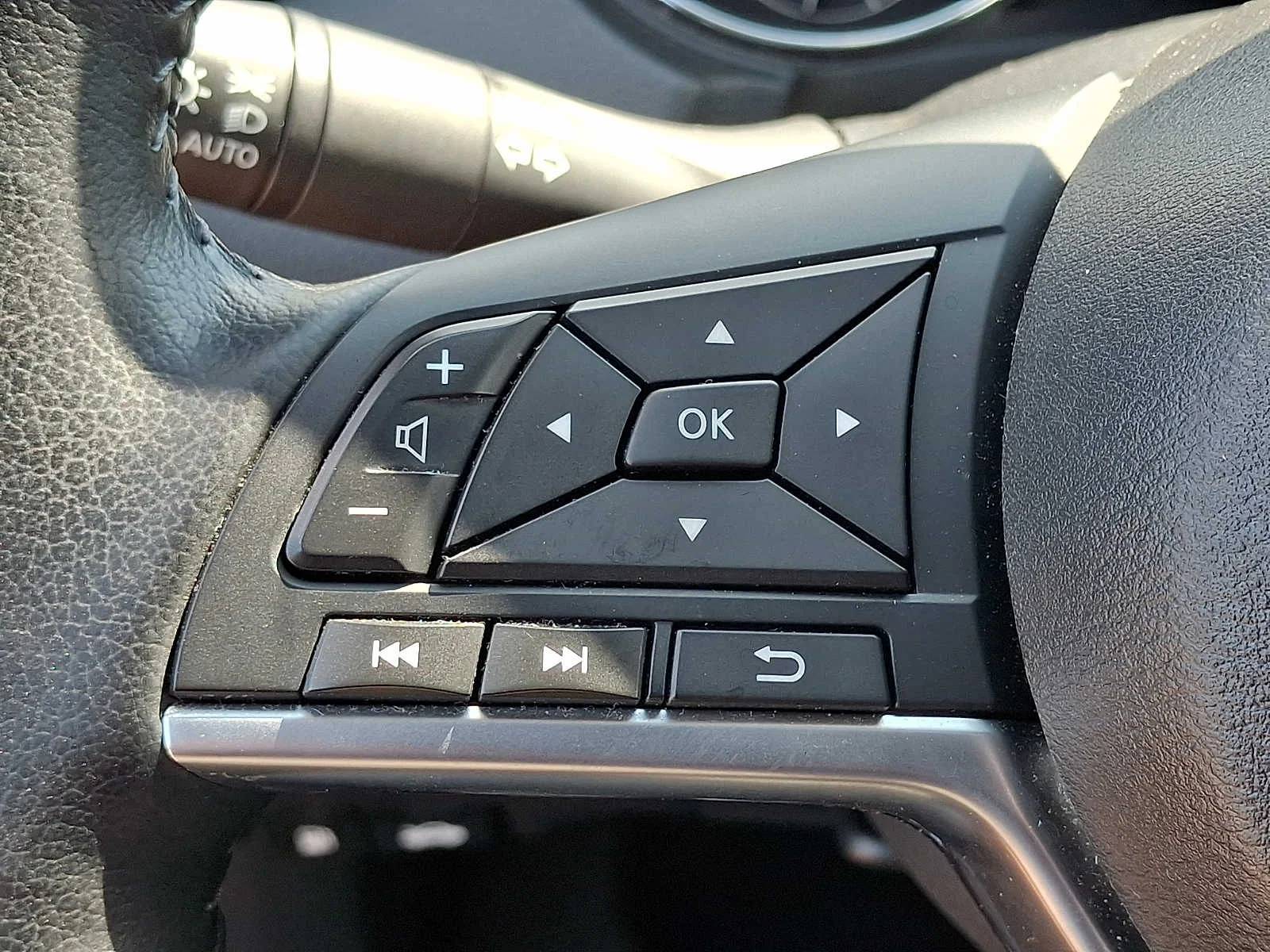 Used 2022 Black Nissan SL AWD Xtronic CVT image 21