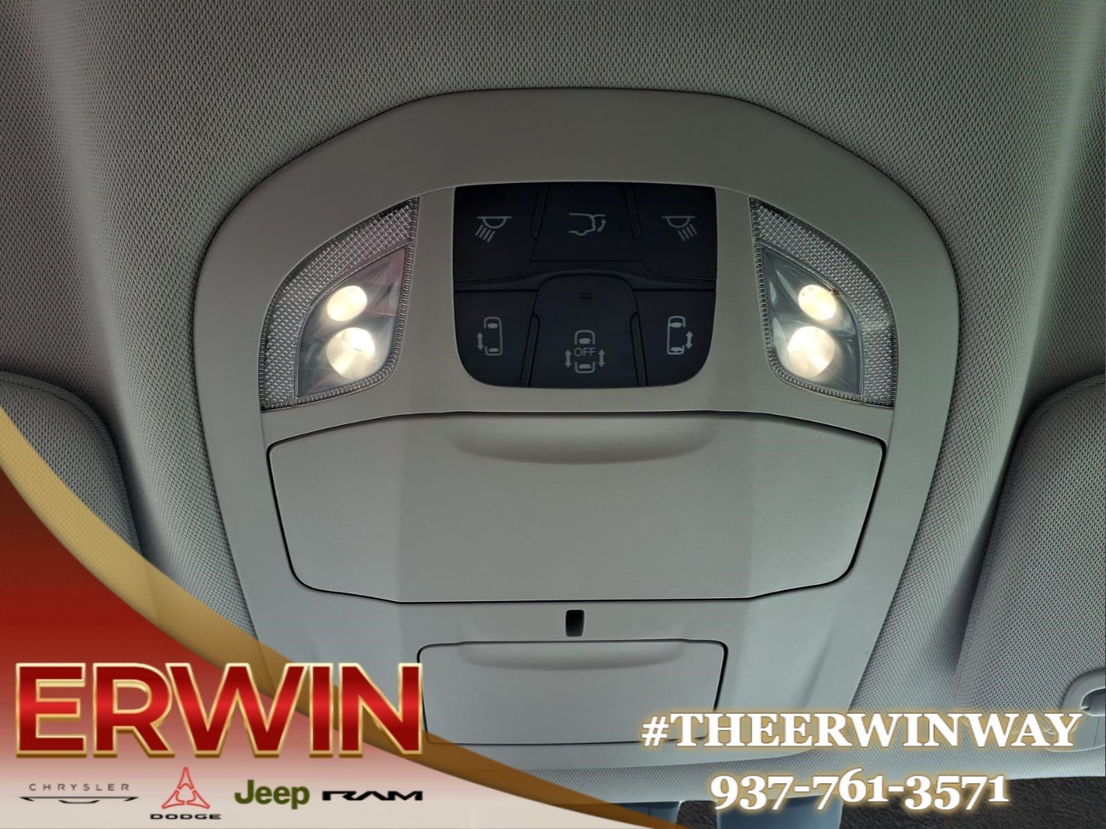 Used 2017 Bright White Clear Coat Chrysler Touring-L image 22