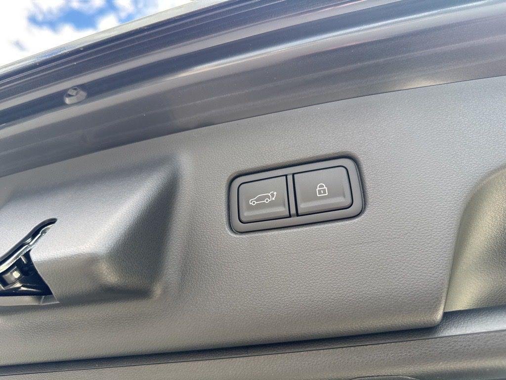 New 2026 Black Hyundai SEL Premium 8P image 5